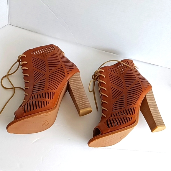 Chelsea Moreland Peep Toe, Heeled Ankle Booties - Picture 7 of 15